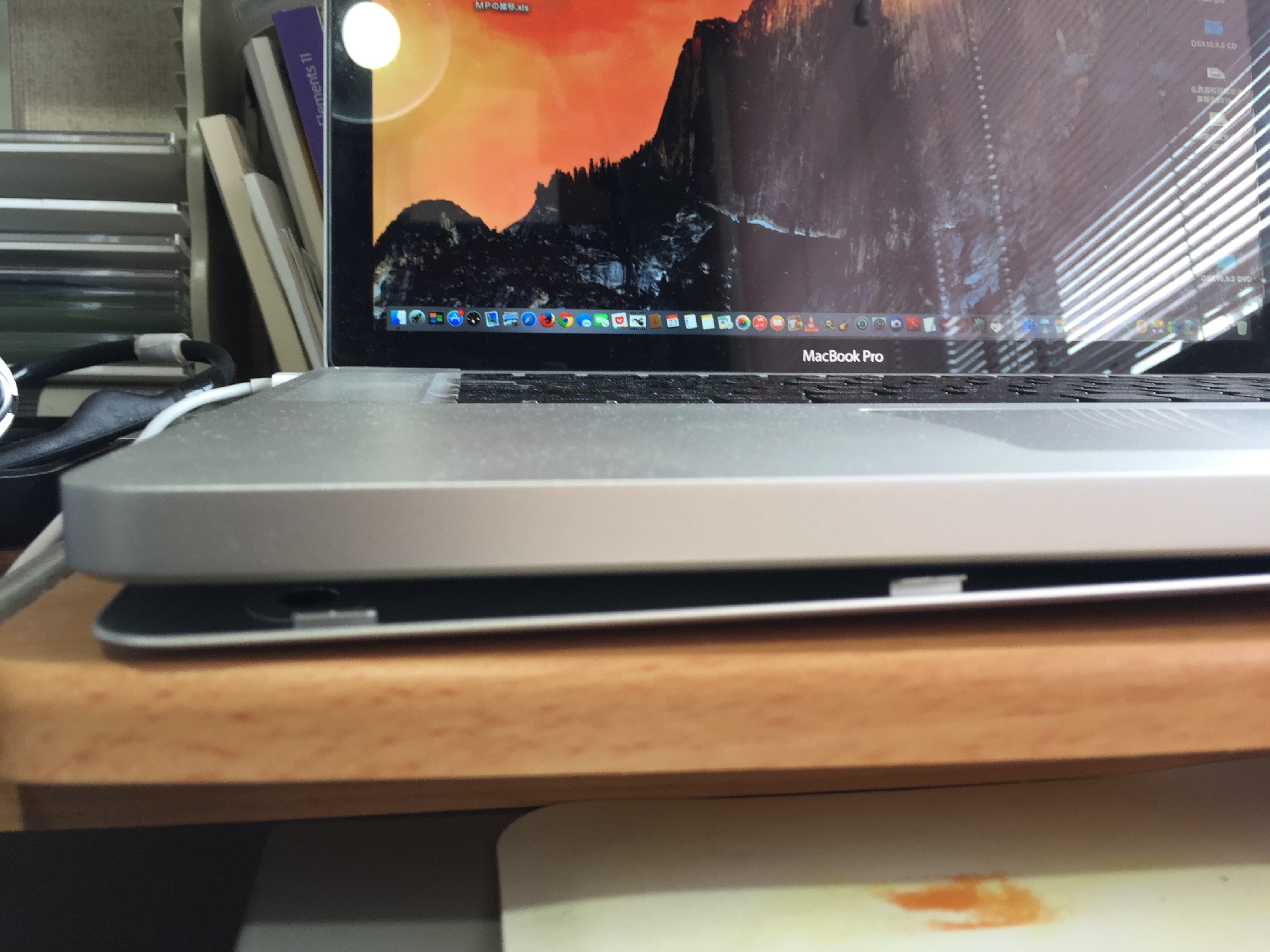 劣化や衝撃によるノートPCバッテリーの膨張パソコン修理のエヌシステムBLOG