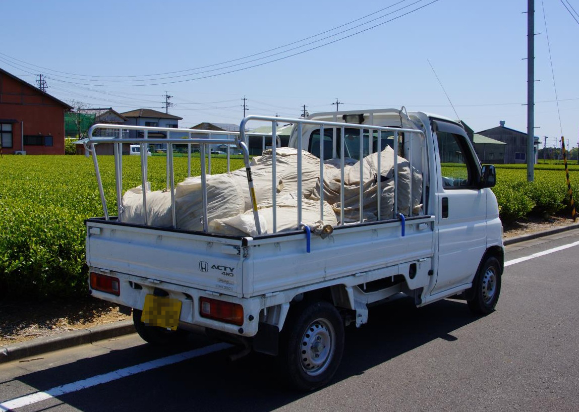 ご縁があって2年前からお仕事で通ってる松川町で、軽トラワーケーション。 相手先と軽トラ荷台 リモート で打ち合わせして、温泉入って、地場料理を食べました👍今から300kmほど走って帰ります🛻 料理はアルプスサーモン。オススメはごぼ豚丼です。 気になった人は検索