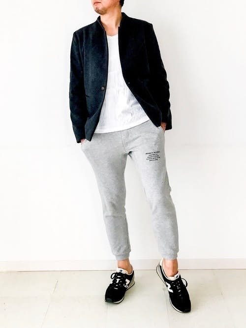 春夏ビジネスの救世主！グレーパンツ最強説～着こなし術シャツの専門店 ozieオジエ