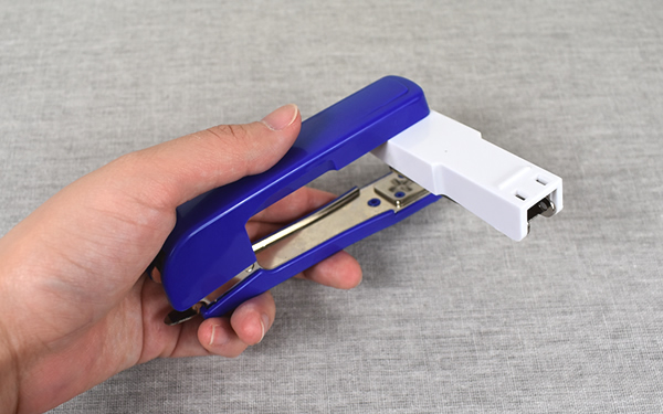 中綴じができるステープラー１００円本日見つけた小さな幸せ JM1RNP - 楽天ブログ