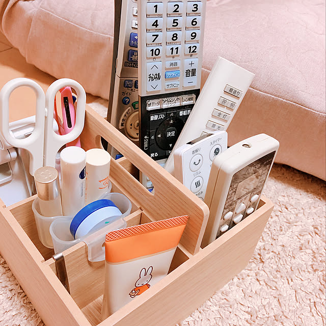 100均 iPhone対応の充電器ホルダーで充電環境がスマートに！スマホもアダプターも充電コードも収納OK！MIRAISIYAミライシヤ