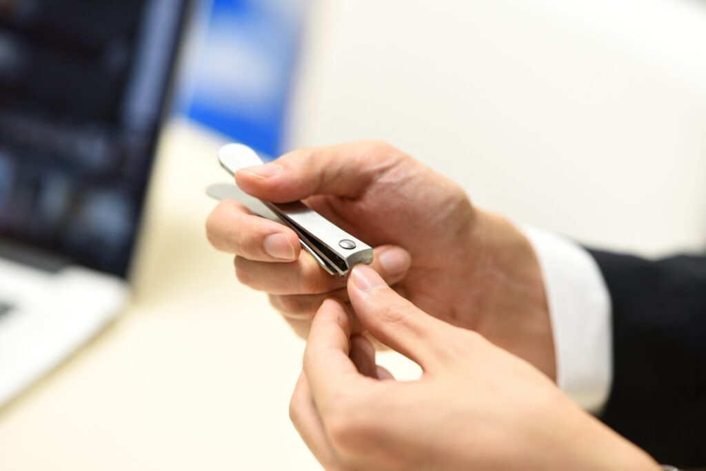 名刺交換マナー！ 名刺入れを上手に使って粋なオトナの渡し方を暮らしの歳時記All About