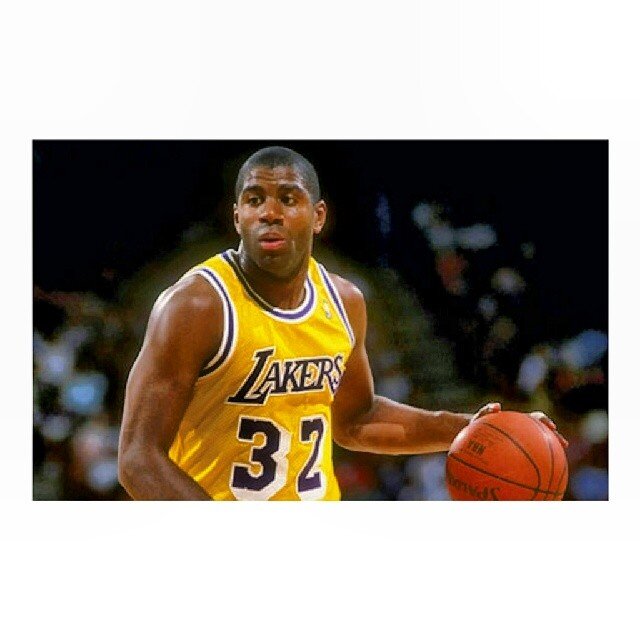 共感したら「🔥」とコメント！ —————————————————— マジックジョンソンの名言9選。 状況を変えられるのは自分しかいない。まず夢を持つこと。 そして現状とのギャップを知ること。 自分を価値ある人間に育てるのは 他人ではなく自分。 誰のせいでもない。 自分自身の選択