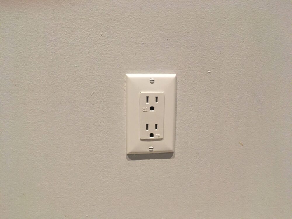 カナダのコンセントは日本と同じAタイプ！渡航前に知っておくべきプラグ・電圧ポイントまとめスクールウィズ - 英語力UPの留学エージェント