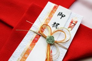 結婚式ご祝儀袋 中袋の書き方 表裏 を徹底解説！お札の入れ方と包み方のマナーもomotte magazine fromANNIVERSAIRE記念日にまつわるマガジン