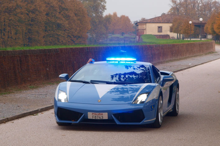 アレはまさか？」「やっぱりね」実はあります、覆面パトカーの見分け方。通常パトカーとの違いとは。│月刊自家用車WEB - 厳選クルマ情報