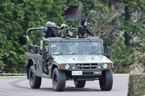 全く名前負けしてない陸自「高機動車」どんなクルマ？ トヨタ「メガクルーザー」原型 - ECナビ