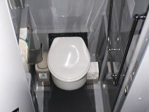 高速・夜行バスのフットレストとは？使い方や効果、気になる臭い対策！ウィラコレ