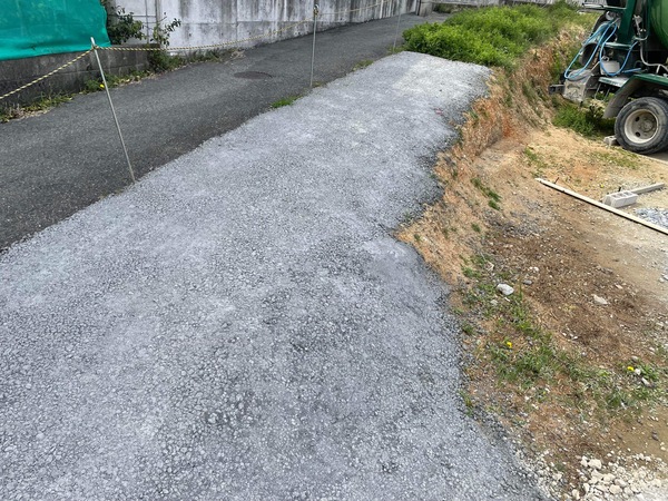 後悔しない！雑草対策で固まる砂 土 を敷いて3年 施工方法やメリット・デメリットまとめ - Hamu CAMP⛺ blog