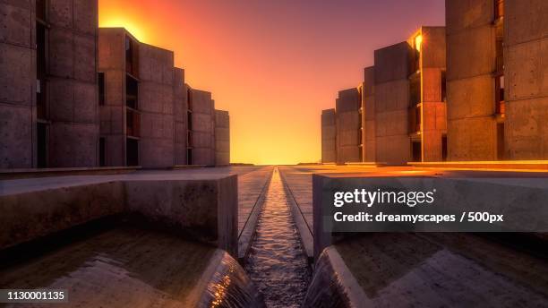 ルイスカーン ソーク生物学研究所 空に向けてのファサード冨田秀雄建築アトリエ