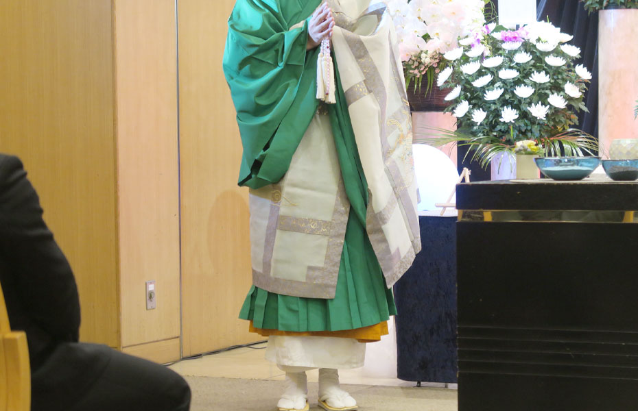 葬式でお坊さんに支払う費用は平均47万円！お布施に関するマナーとは