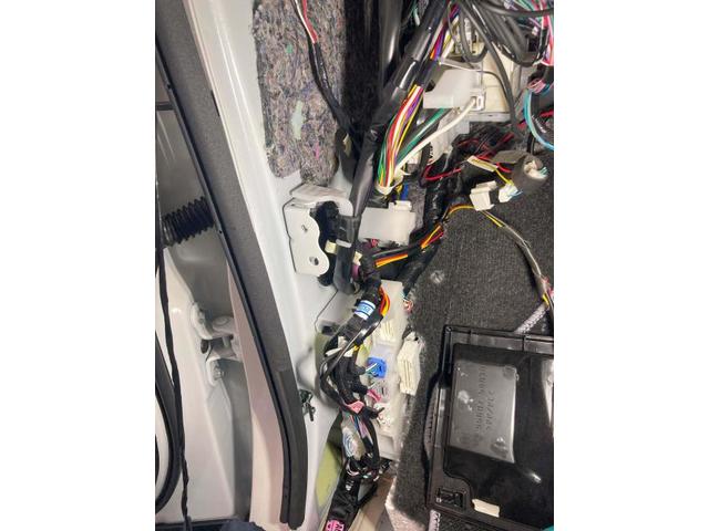 配線関係の処理ってのは非常に大切です、一歩間違えると車は燃えますよ。グーネットピット