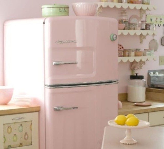 冷蔵庫レトロ匿名配送。 BIG CHILL レトロ冷蔵庫 修理必要