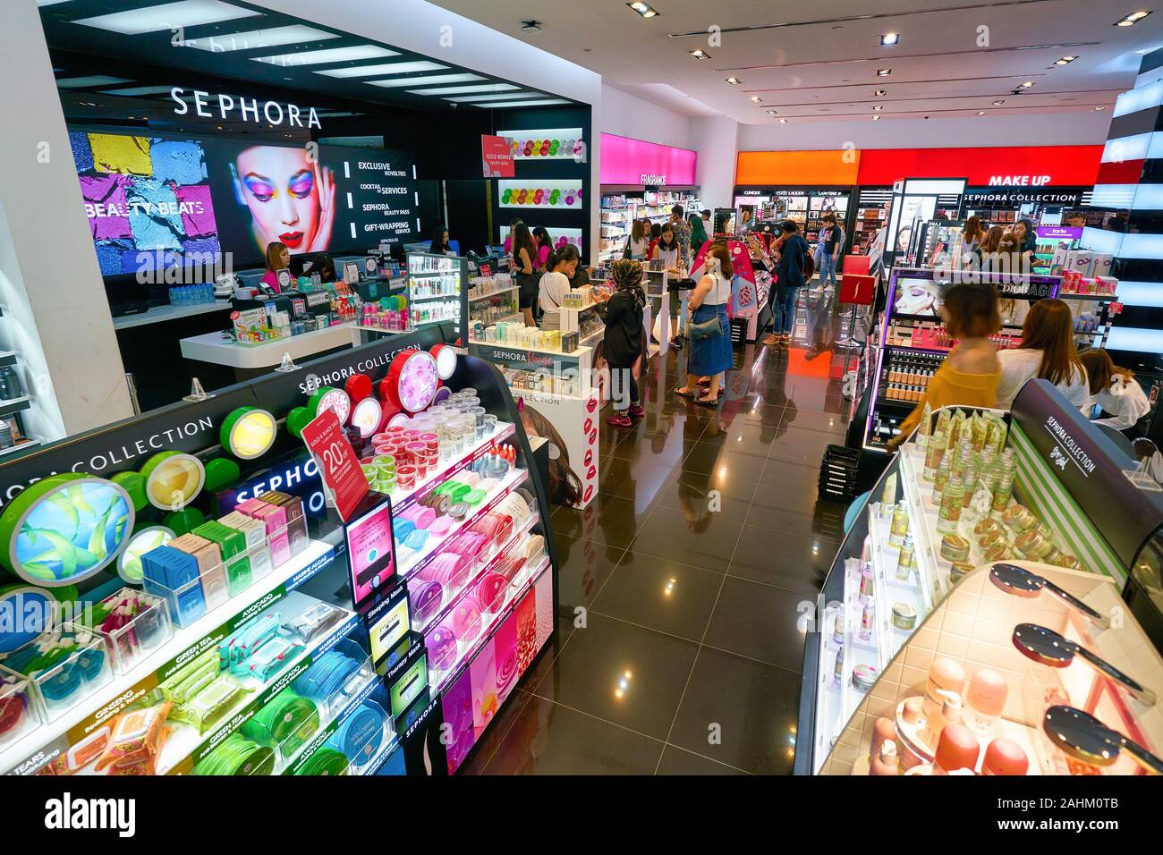 Ring in National Day with Sephora Singapore at our flagship store - SephoraION Orchard;, 🇸🇬 From 8 - 9 Aug, get 2 of your favourite childhood snackswith any purchase at Sephora ION’s very own