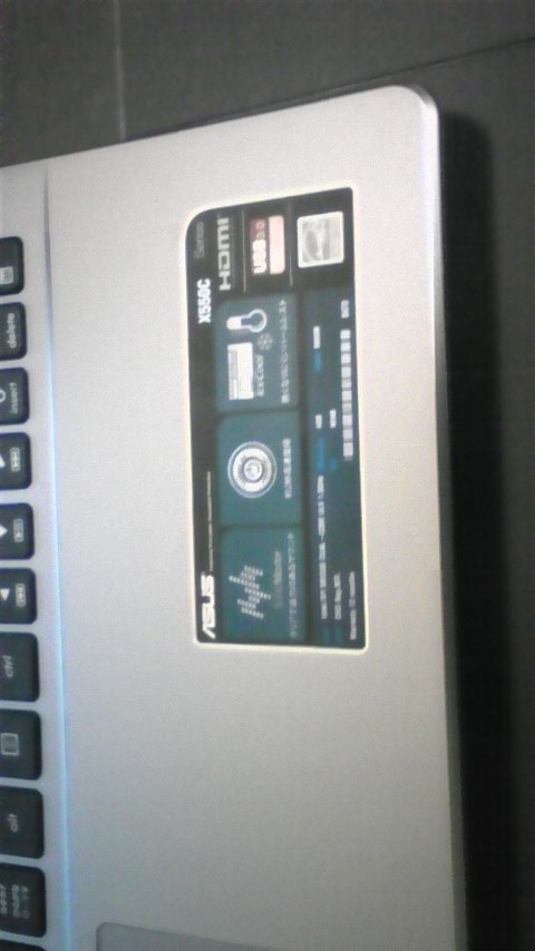 パソコンにステッカーを直接貼らない方法 後悔しない、はがせる貼り方を紹介TRILL トリル