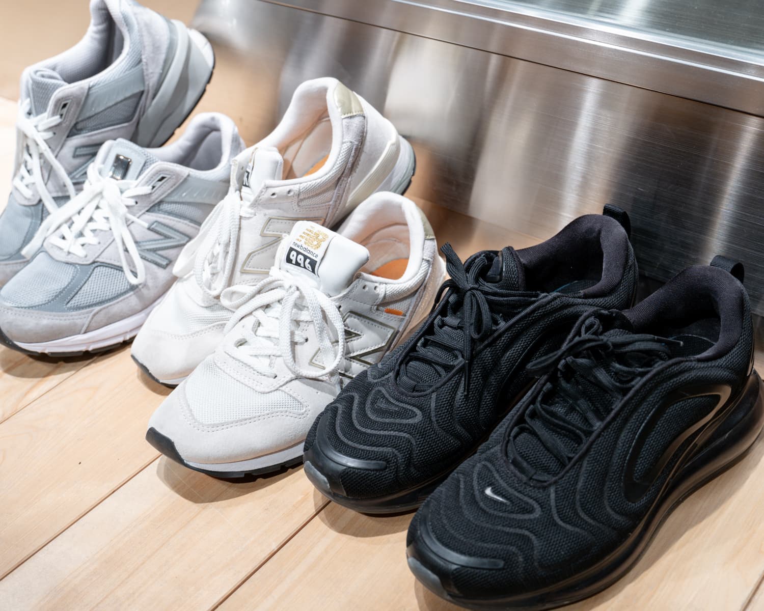 立ち仕事人に聞く、履き心地の良いスニーカー。 - ES CONTENTS ES CONTENTS