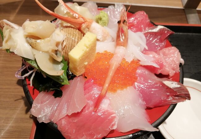 10種類の定食が1000円均一 税込 ❤️魚処でぶ@神戸市長田区イクラちゃんの兵庫県で食べ歩き