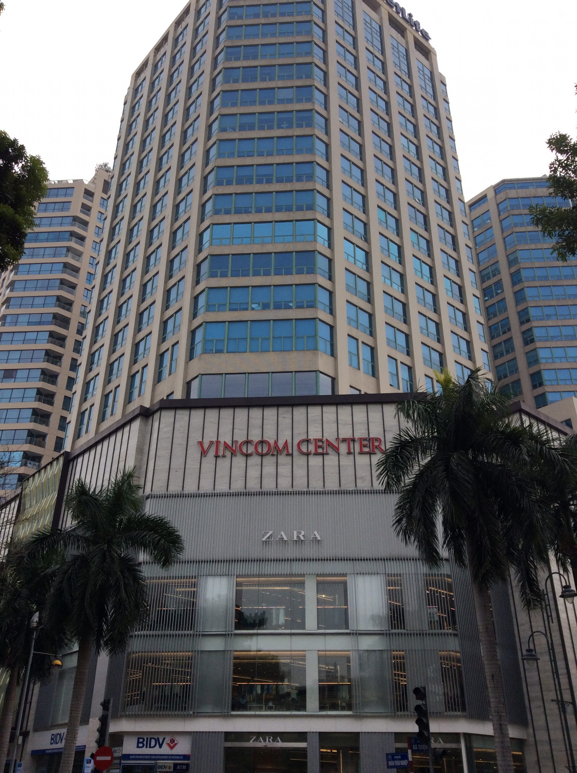 ビンコムセンター VINCOM CENTERグレードA ホーチミンの1等地 Le Thanh Ton通り ホーチミン市1区のオフィス賃貸 120アオザイハウジング