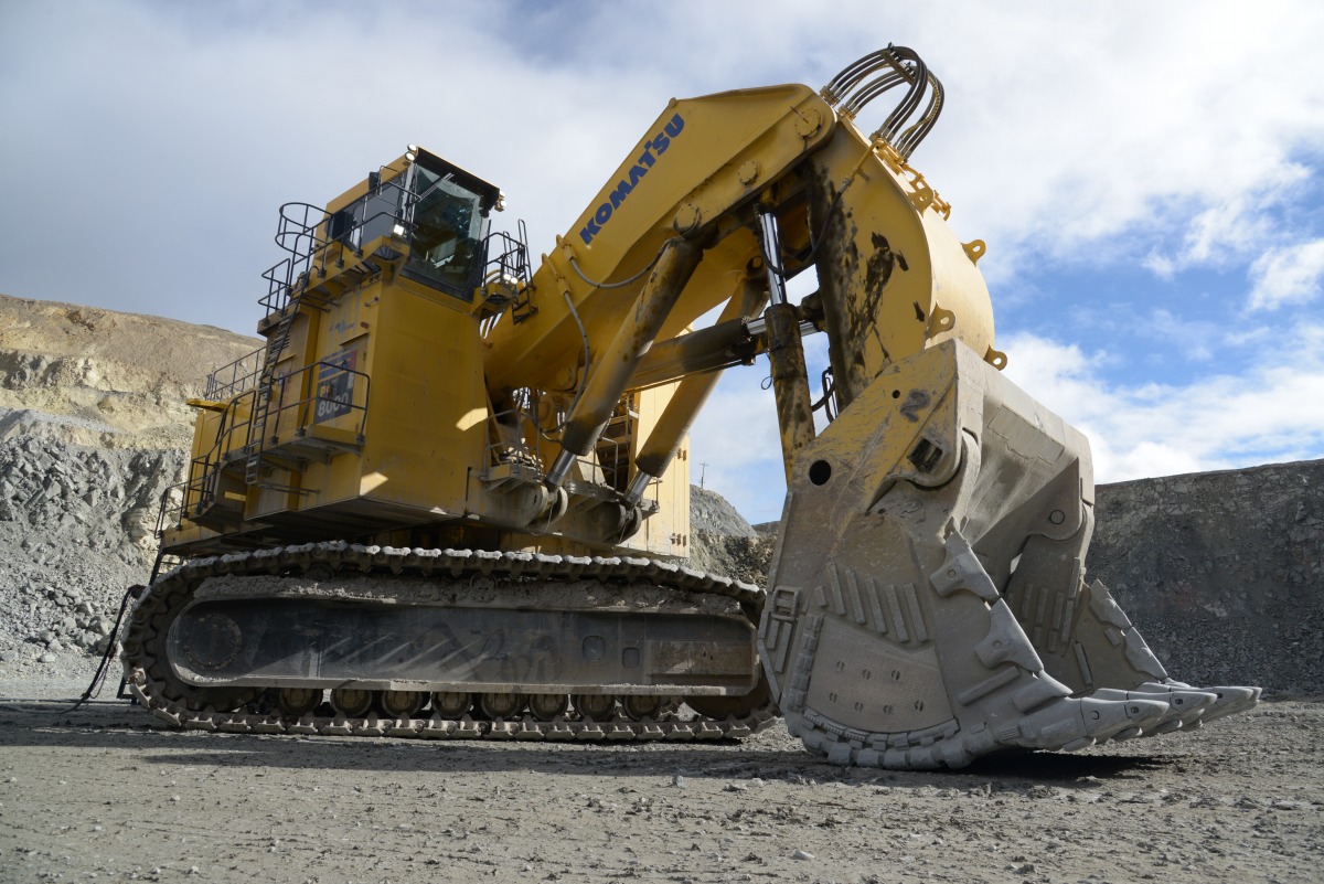 砂浜にポツンとたたずむ貫禄あるかっこいい重機の写真素材85431066- PIXTA