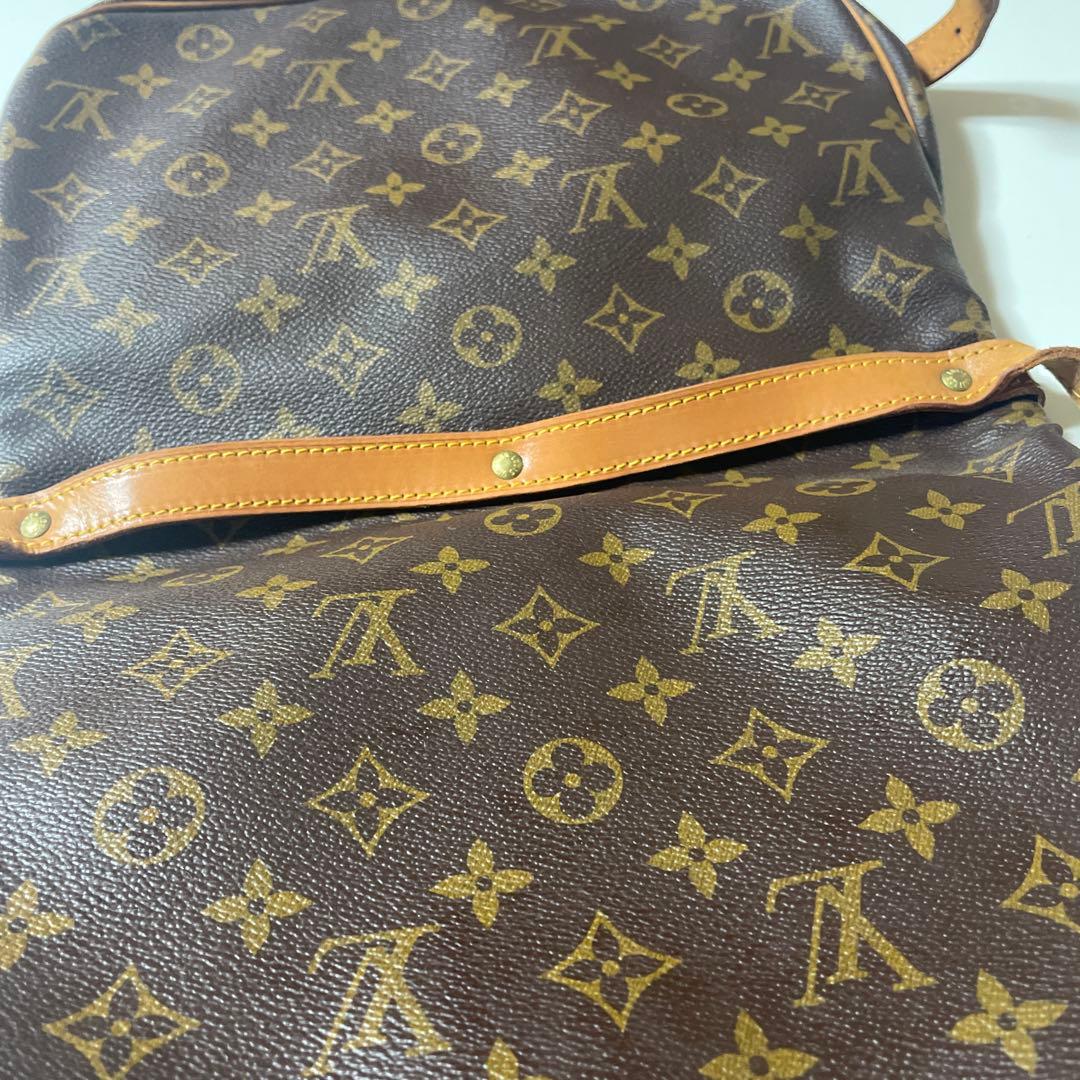 スーパーSALE限定価格!! 中古 正規品 LOUIS VUITTON ルイヴィトン サンジャック エピ ハンドバッグ グリーン 緑色 レザー フランス 製 ルイ・ヴィトンのリュック「モンスリ」の人気は？その特徴や買取価格を徹底解説│銀座パリスの知恵袋