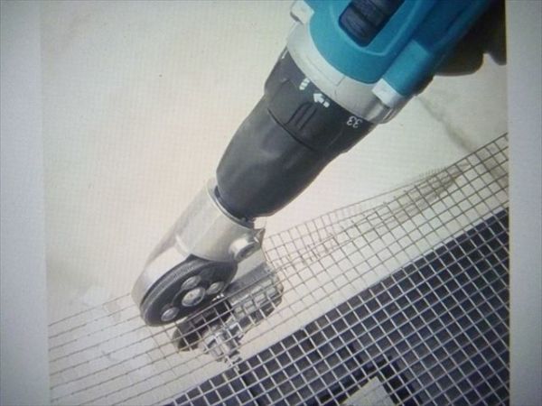 ポリカ波板の切断方法。うまく切るコツや取り付け方も併せて解説