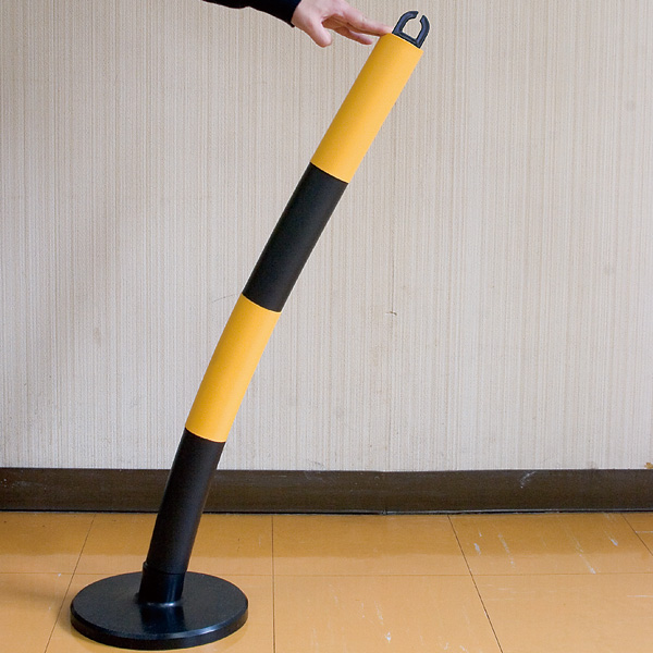 車止めおしゃれポールの置くだけDIYの手軽さと注意点 - エクステリアのある暮らしブログ