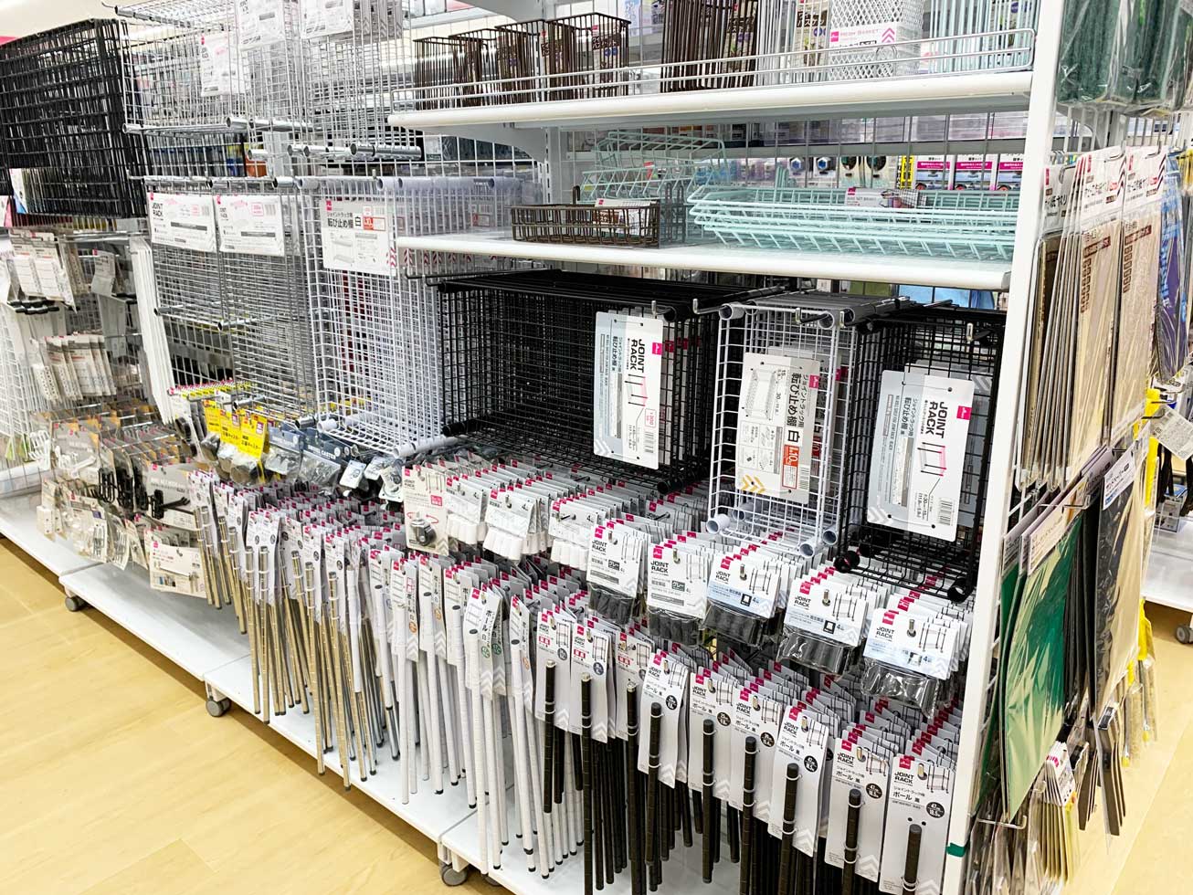 ガチ検証 ダイソーのジョイントラックを積み重ねて「屋根より高い10mのスチールラック」を作ってみたロケットニュース24